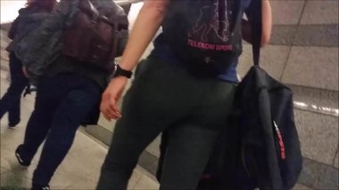 Sexy milf jiggly butt