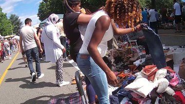 TETTE E CULI AL MERCATINO...