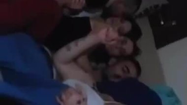 Eve Attiklari Turbanliyla ve Arkadaslariyla sikiyor  prt 2